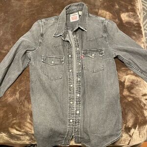 Levi’s light weight button up jean shirt